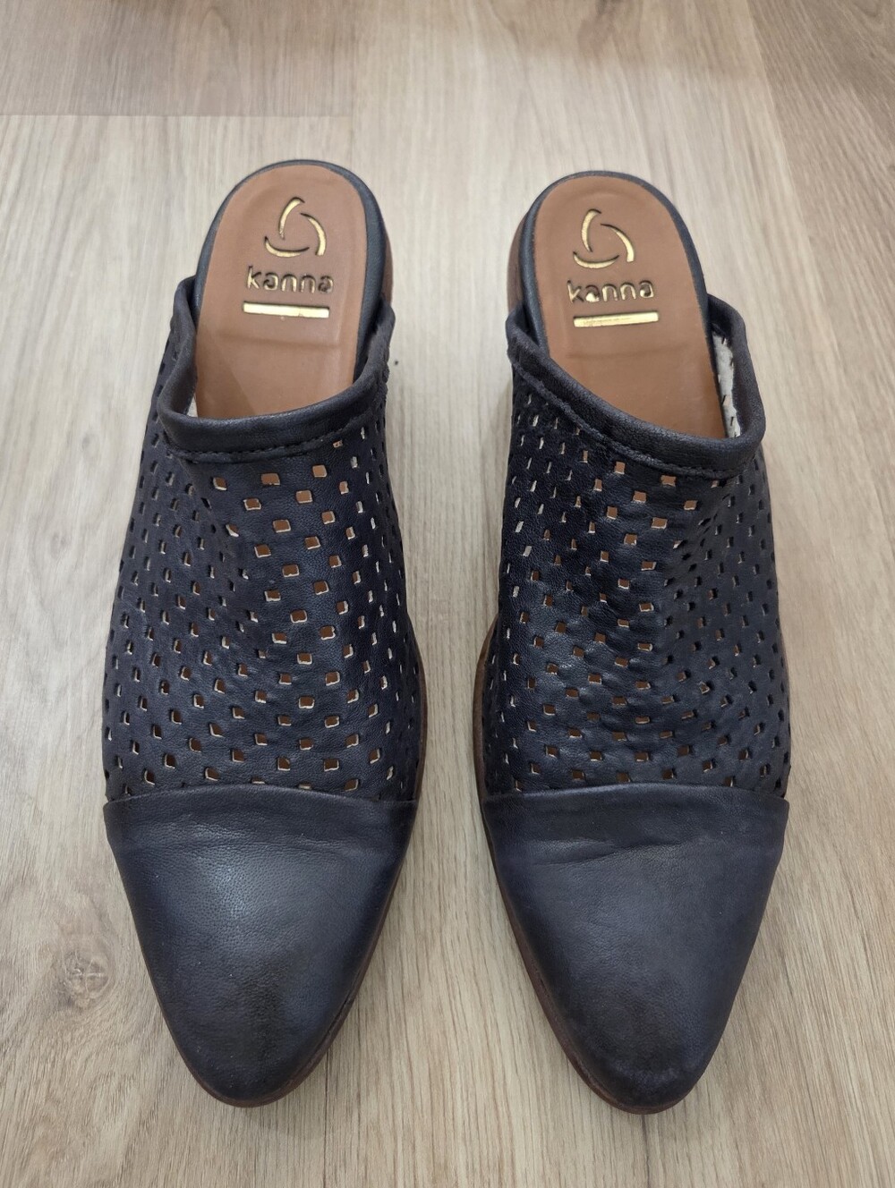 Kanna Wmn Black Leather Perforated Mules 40 Western Cottage Quiet Luxury Hippie